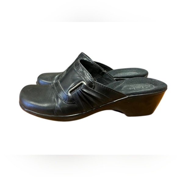 Clarks Bendables Clogs EUC Black Leather Slip On Size 8 1/2 - Picture 4 of 7